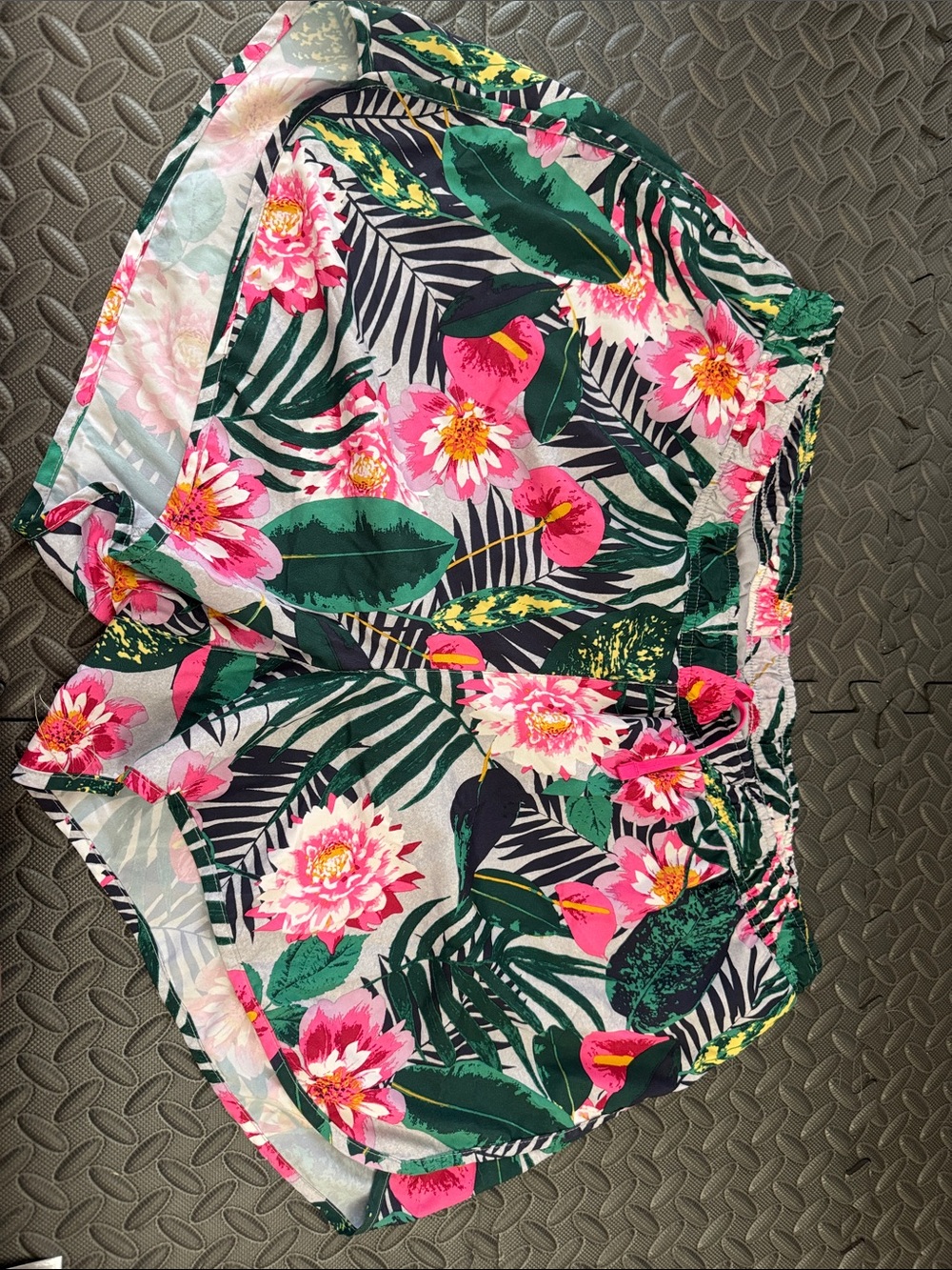 Old Navy Active Tropical Floral Athletic Shorts – Size XL